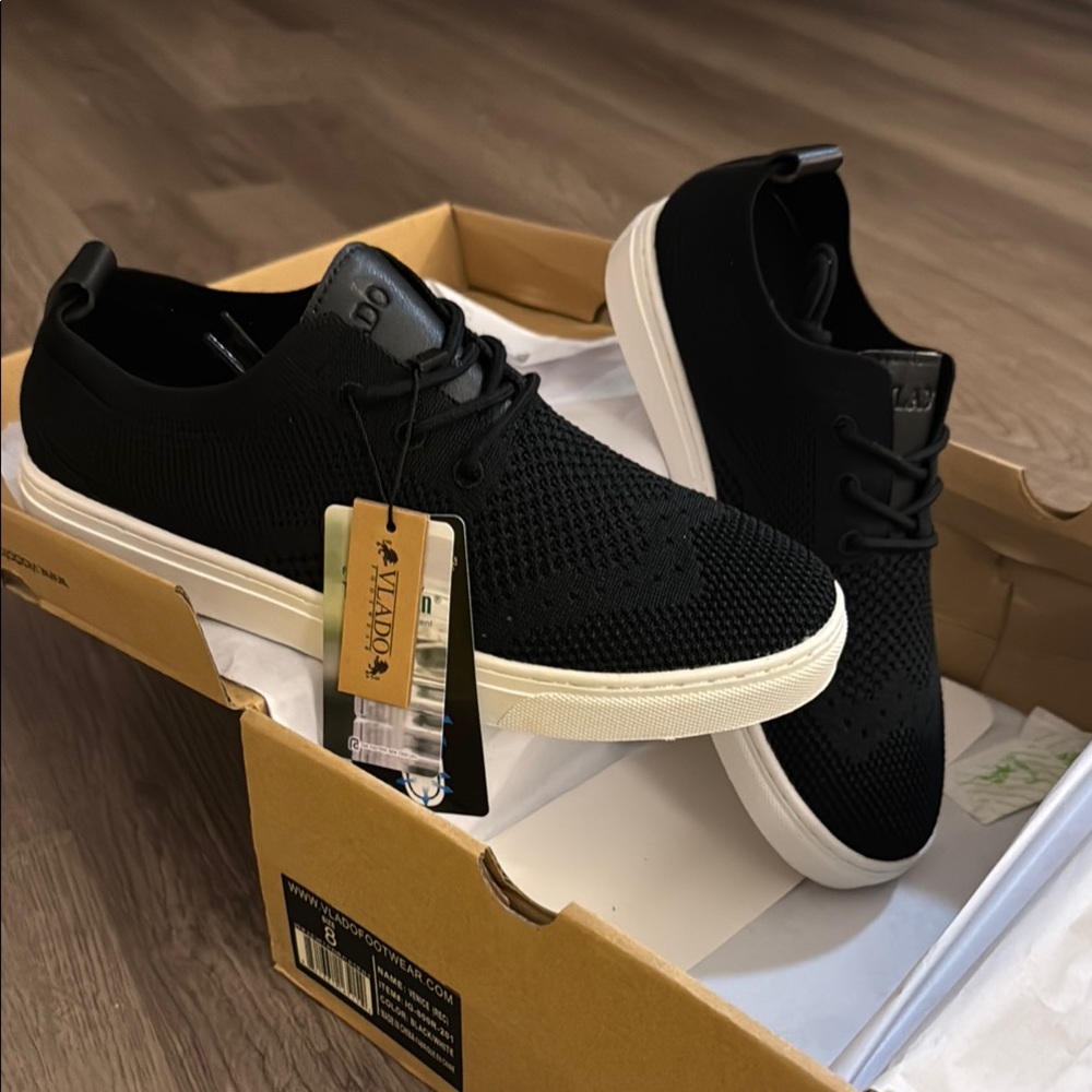 Vlado Men's Black Knit Sneakers Size 8 NIB Never Worn